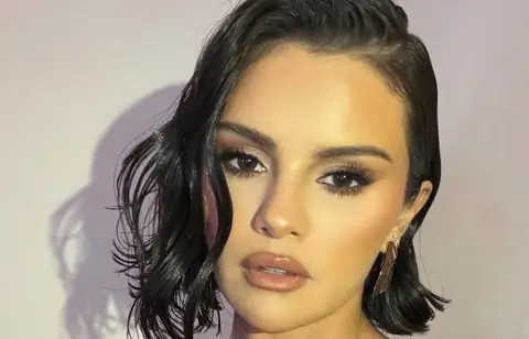 Selena Gomez Flaunts in Rare Makeup-Free Selfie