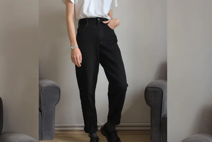 Fashion style for older women - dark jeans with minimal fading