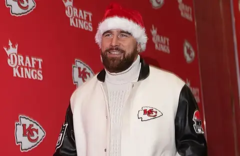 Taylor Swift’s Beau Travis Kelce Is Netizens’ Favorite ‘Golden Retriever Boyfriend’