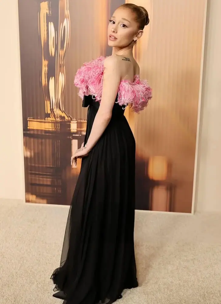 Ariana Grande – 5’1″ – 105 lbs
